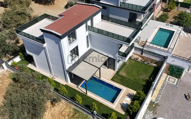 Yiğit'ten Güre De 5+1 Müstakil Havuzlu Kapalı Otoparklı Villa 3