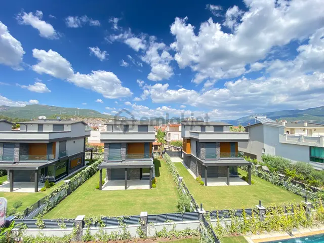 Gümüldür Cumhuriyet’te Satılık 4+1 Müstakil Bahçeli Villa 2