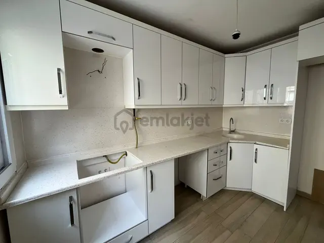 Asil'den Üçkuyularda Cadde Paraleli Bakımlı 2+1 Daire 3