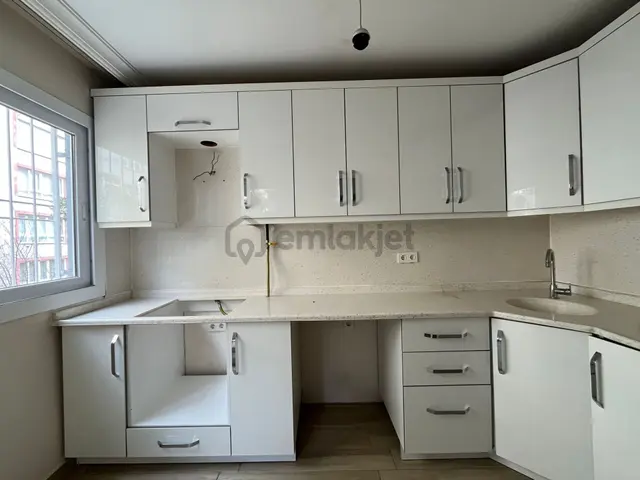 Asil'den Üçkuyularda Cadde Paraleli Bakımlı 2+1 Daire 2