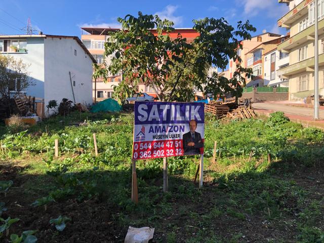 Hüseyin Ülker'den Duruşehir-d.bahçe Köşe Site Bul.2sk.üstü.246 M