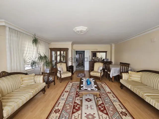 Şimşek Emlak'tan Dikmen Mürsel Uluç Mh. 290m2 6+1 Güney Doğu Batı Cepheli Dubleks 3