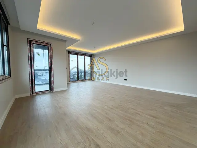 As Emlak'tan 3+2 Altunizade Ay Konaklarında Manzaralı Lüx Dublex 4