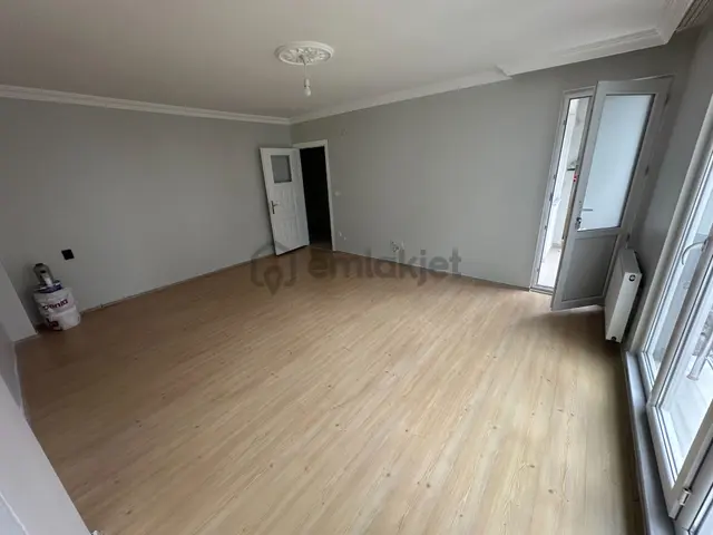 Remax Sancaktepe Fatih Mah Ara Kat Satılık 2+1 Daire 3