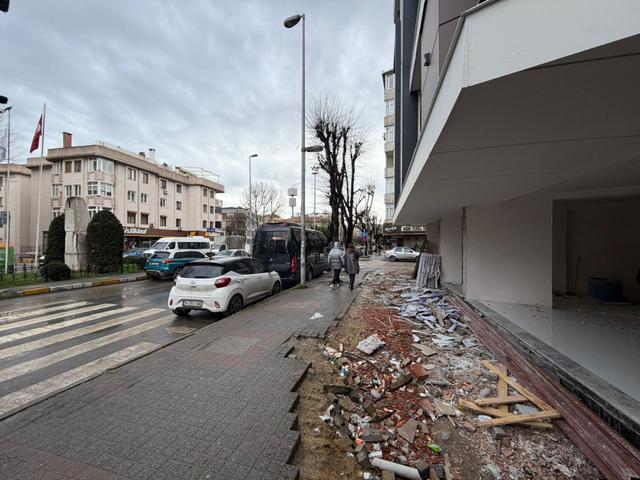 B.evler Ferit Selim Paşa Caddesi Üzeri 2 Katlı Depolu Dükkan 5