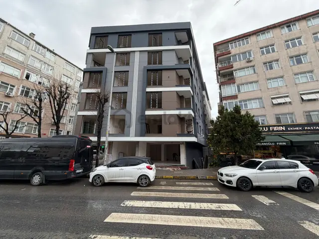 B.evler Ferit Selim Paşa Caddesi Üzeri 2 Katlı Depolu Dükkan 1