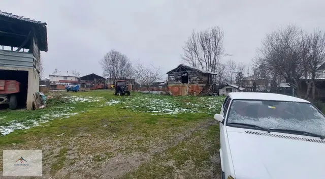Köy Merkezinde Müstakil Satılık Ev Ve Arsası Doğal Gaz Var 2