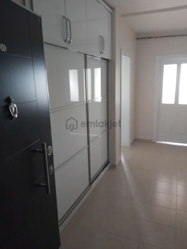 İlyap'tan Yapracıkda Boş, Yapılı, Manzaralı Güney 4+1 2