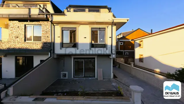 Sakarya Kocaali De Deniz Manzaralı Ön Arka Cephe Seçenekli 4+1 Villa 1