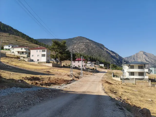 Kar Emlaktan Yenikonacık Bozkırlı Mevkiinde 360 M2 Satılık Arsa 5