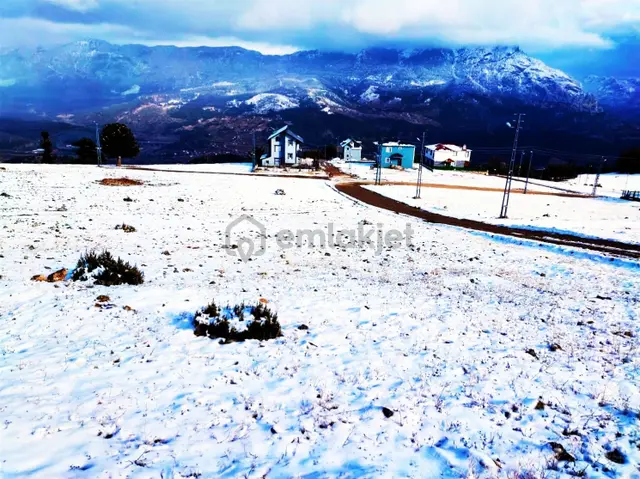 Kar Emlaktan Yenikonacık Bozkırlı Mevkiinde 350 M2 Satılık Arsa 1