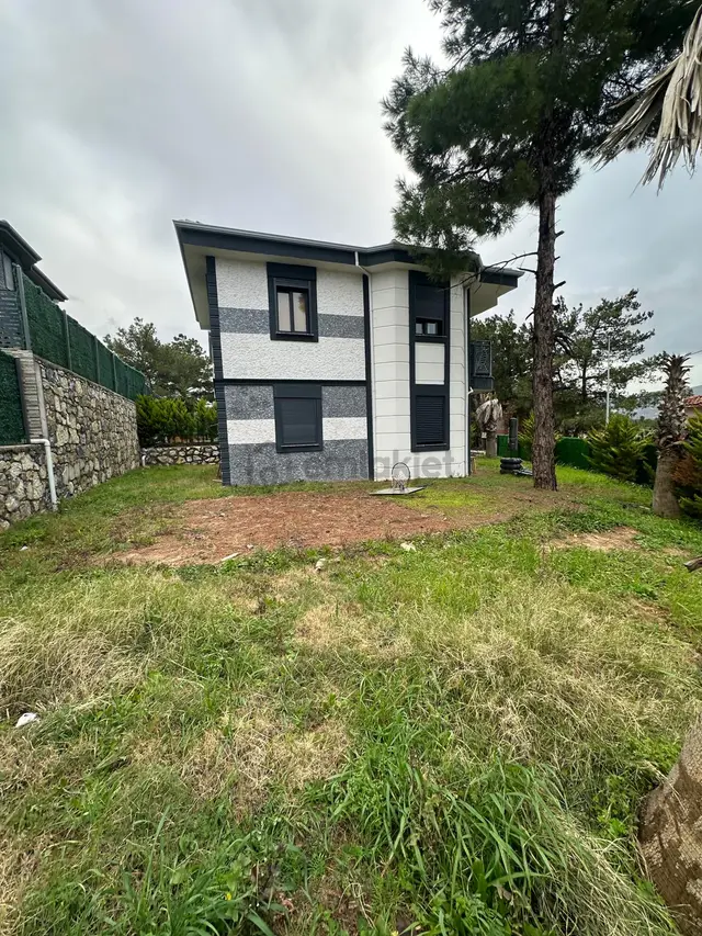 Kuşadası Soğucak'ta Doğayla İç İçe Müstakil Havuzlu Villa 1