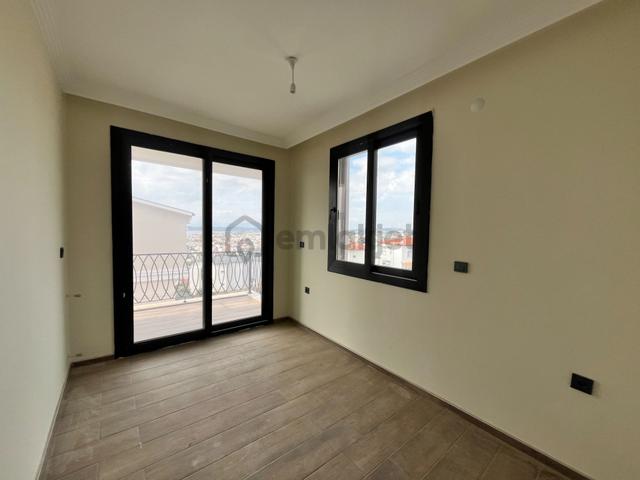 Seferihisar Akarca’da Deniz Manzaralı, Havuzlu Sitede Sıfır 3+1 Villalar 4