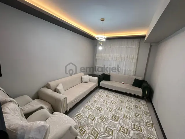 Ataparkta Merkezi Konumda Çift Balkonlu Sıfır Bina 1