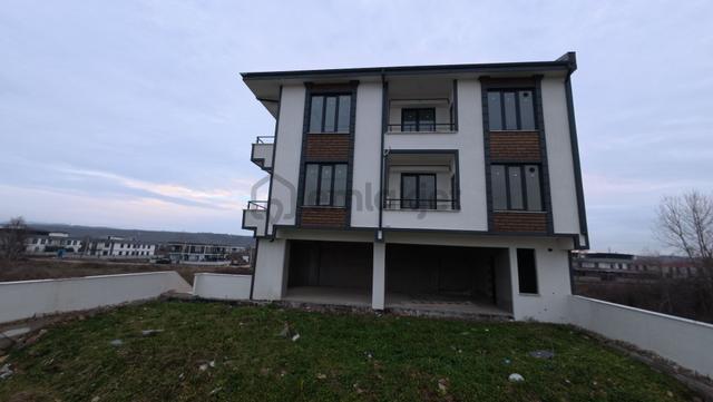 Sakarya Karasu'da Ana Yola Yakın Geniş M2li Asensörlü 2+1 Satılık Daire 1