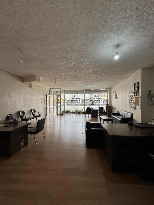 Atalay Caddesi Üzerinde Satılık 180 M2 Ayrıgirişli Depolu Dükkan 3