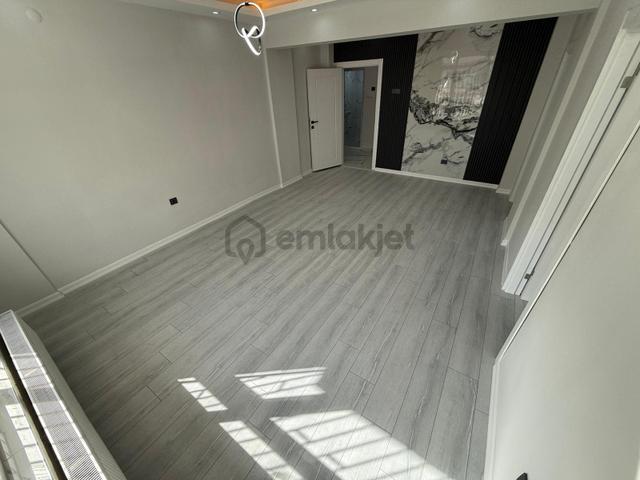 Kariyerden Tepebaşında Merkezde Ultra Yapılı Yüksek Giriş 3+1 Daire 3