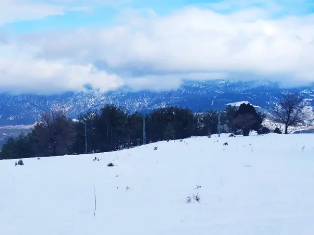 Kar Emlaktan Yenikonacık Bozkırlı Mevkiinde 400 M2 Satılık Arsa 3