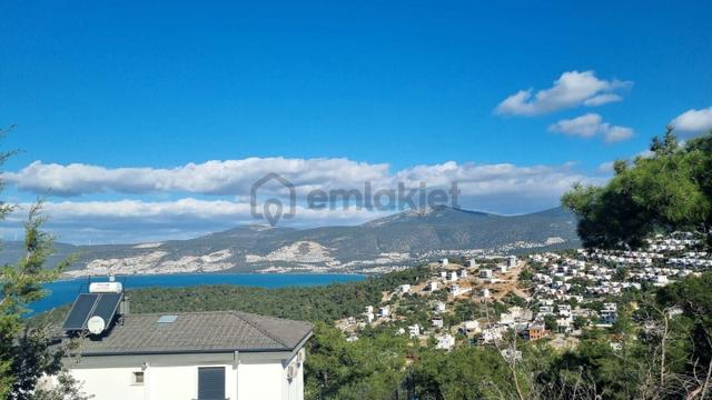 Emsallerinden Uygun Deniz Manzaralı Müstakil Villa Arsası 3