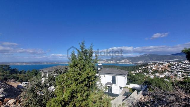 Emsallerinden Uygun Deniz Manzaralı Müstakil Villa Arsası 2