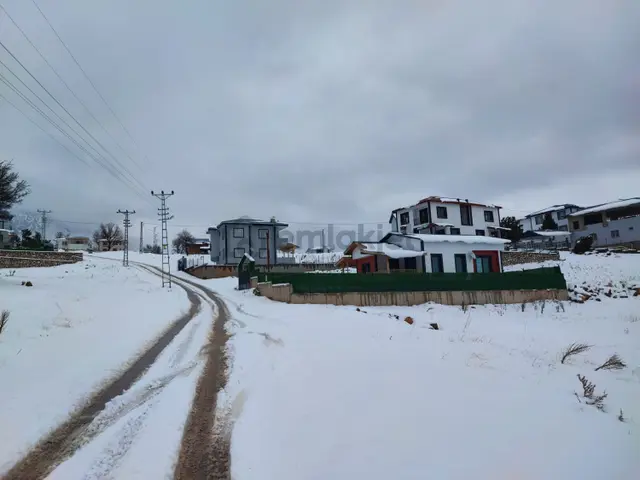 Kar Emlaktan Yenikonacık Bozkırlı Mevkiinde 400 M2 Satılık Arsa 4