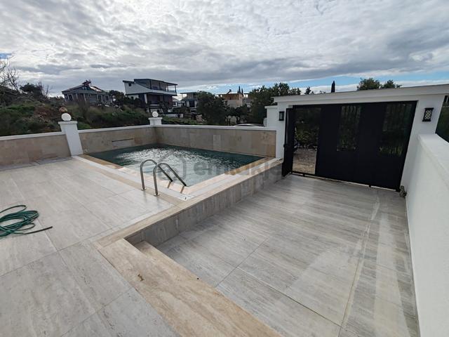 Didim'de 3+1 Satılık Villa Lüks, Havuzlu Otoparklı 4