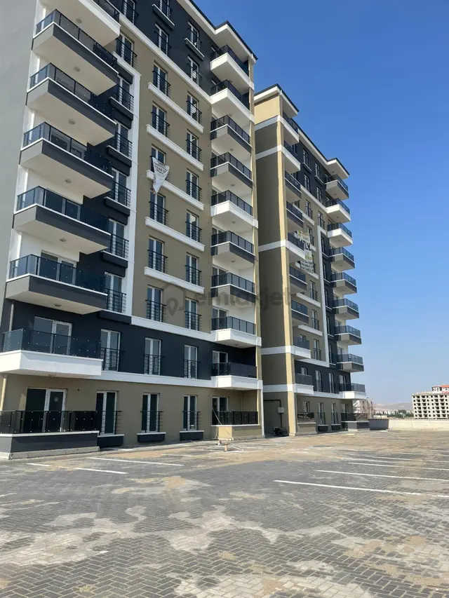 Esenboğada Üniversite Ve Havaalanına Yakın,caddeye Cepheli 1+1 3