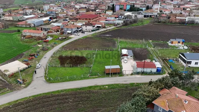 Silivri Kadıköyde Köy İçi Mükemmel Konum Köşe Parsel İmara Sınır 4