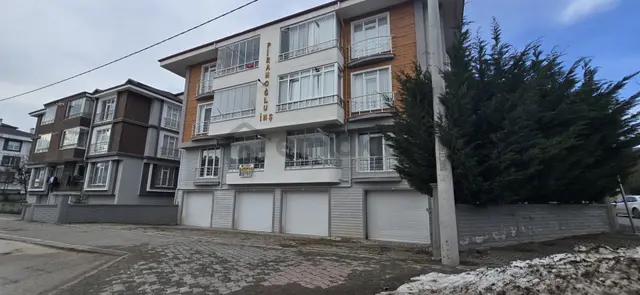 Alpagut Mahallesin'de Geniş Kiralık 2+1 Daire ! 4