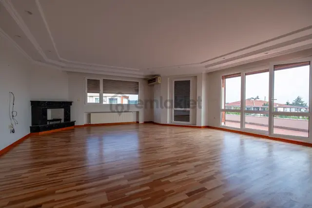 Dağıstan Gayrimenkulden Deniz Ve Orman Manzaralı 6+2 480 M2 2