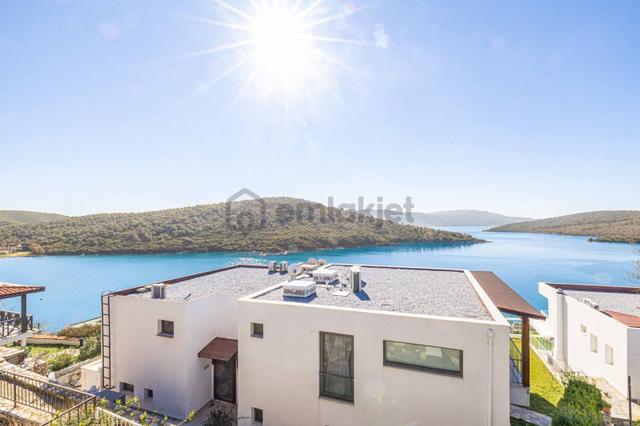 Adabükü Doktorlar Sitesi’de Deniz Manzaralı Köşe Konumlu Dubleks 5