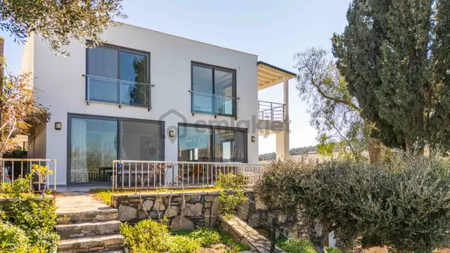 Adabükü Doktorlar Sitesi’de Deniz Manzaralı Köşe Konumlu Dubleks 3