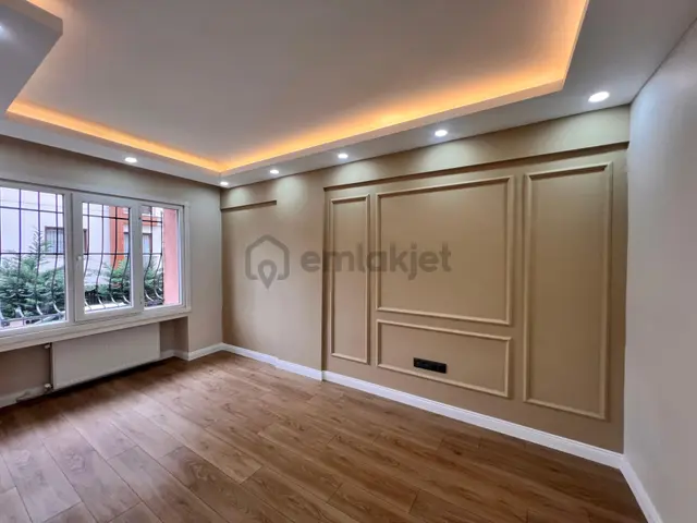 Kaçmaz'dan Küçükyalı Mektep Caddesinde Ön Cephe Lüks Ferah 2+1 2