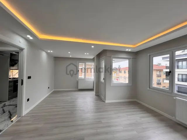 Kaçmaz'dan Galipbey Caddesi Üzerinde Katta Tek Lüx Dekorlu 2+1 4