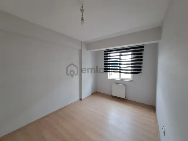 Ünüversiteye Yürüme Mesafesinde Market Ve Kafe Bölgesinde Satılık 1+1 Daire 3