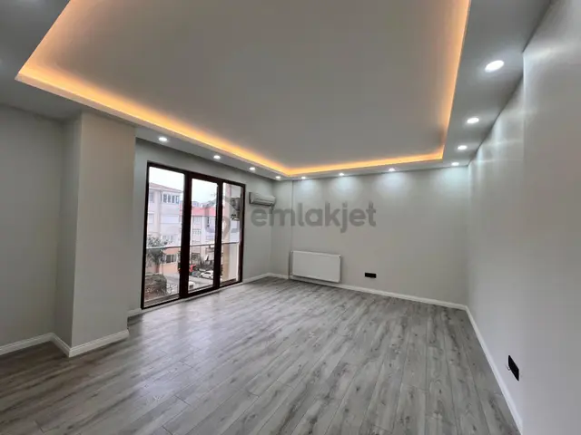 Kaçmaz'dan Bostancı Sporiumda 8 Yıllık Ayrı Mutfaklı Lüks 2+1 1