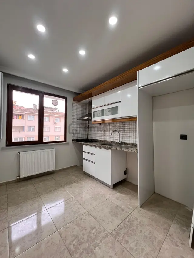 Kaçmaz'dan Bostancı Sporiumda 8 Yıllık Ayrı Mutfaklı Lüks 2+1 2