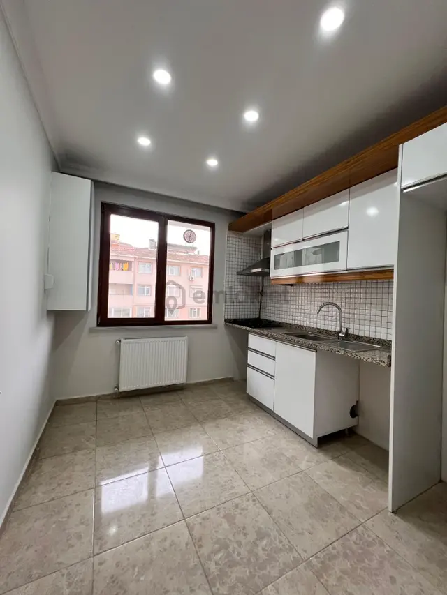 Kaçmaz'dan Bostancı Sporiumda 8 Yıllık Ayrı Mutfaklı Lüks 2+1 3