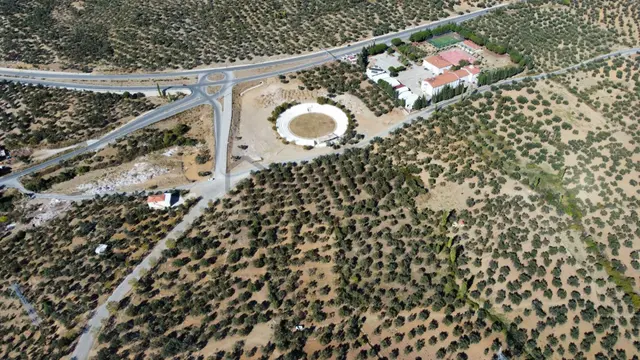 Mera Emlaktan Üniversite Yakını Köşe Parsel 1.015m2 İmarlı Arsa 3