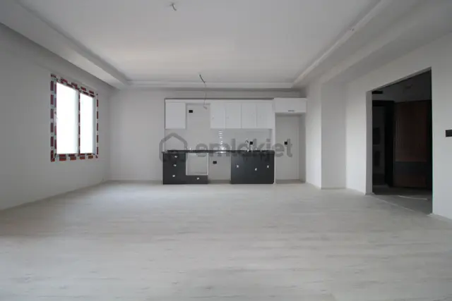Aslan'dan Anayola Ve Sahile Yakın Havuzlu Geniş 2+1 2