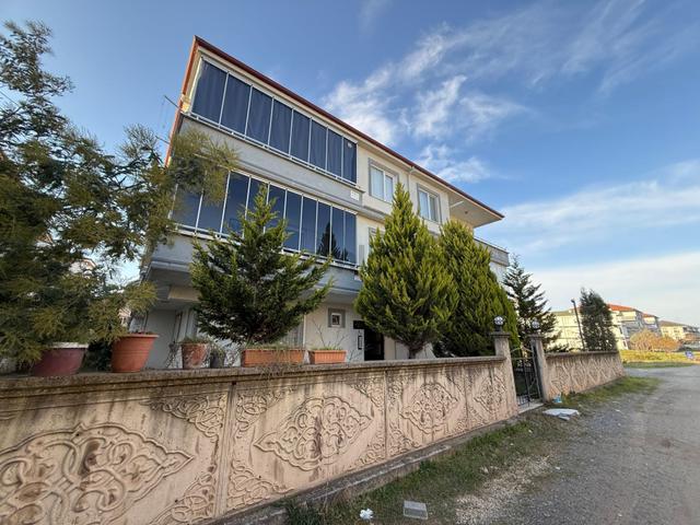 Karasu'da Uygun Fiyatlı Yatırımlık Ve Eşyalı 1+1 Satılık Daire 3