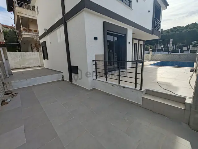 Didim'de Denize 220m Mesafede 3+1 Müstakil Villa (kiler Mervcut) 3