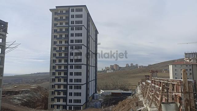 Yapracık'ta Anayol Üzerinde İnşaat Satılık 2+1 Koop. Hissesi 2