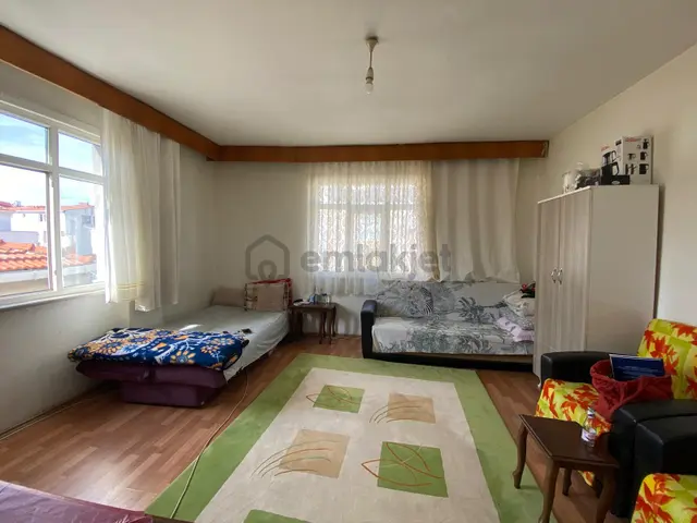 Remax'tan Bahçelievler'de Satılık 2+1 Hisseli Daire 3