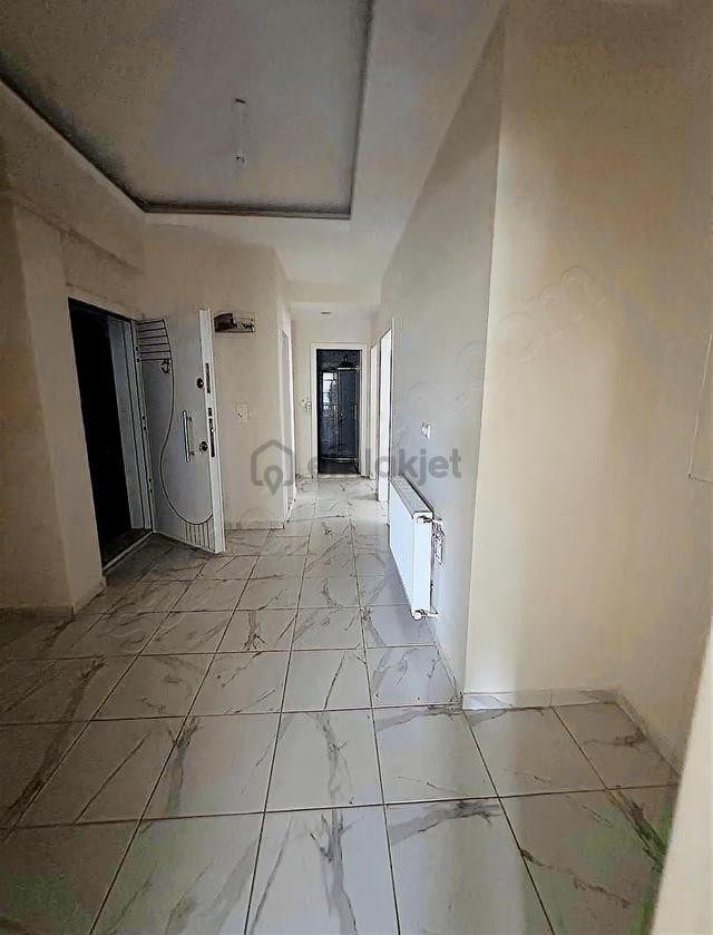 Sevgi Emlak'tan Adliye Binası Yanında Giriş Kat Satılık Daire 4