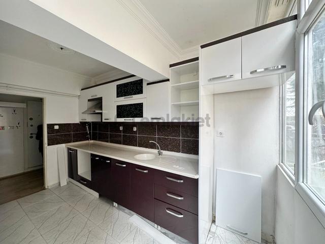 30 Ağustos Mah. Altında Daire Olan Yüksek Giriş Kat 2+1 Satılık Daire 3