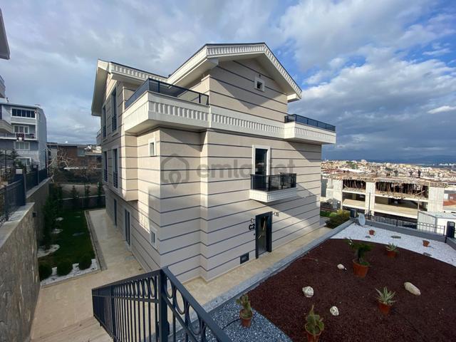Gümüştepe'de Muhteşem Manzaralı 5+1 Triplex Villa 4
