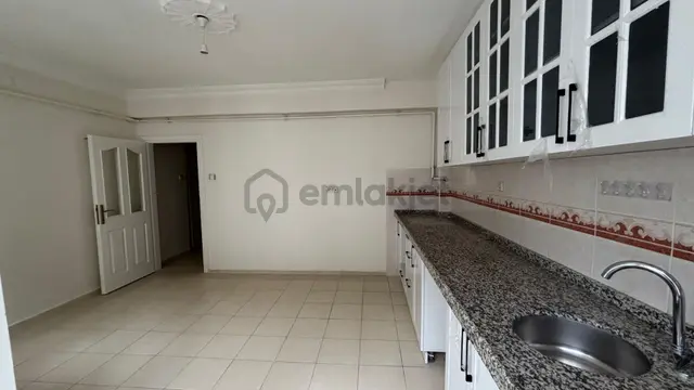 !!recep Ümit Emlak'tan Büyükdere Mahallesinde Atatürk Bulvarı Yakınında Extra Geniş 4+1 Daire!! 3