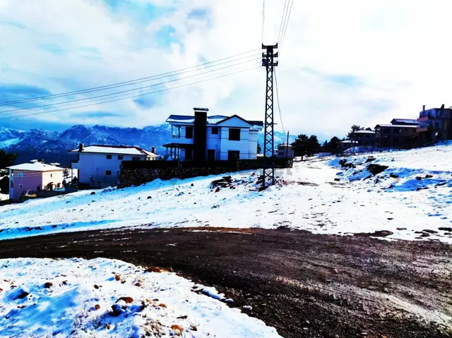 Kar Emlaktan Yenikonacık Bozkırlı Mevkiinde 400 M2 Satılık Arsa 4