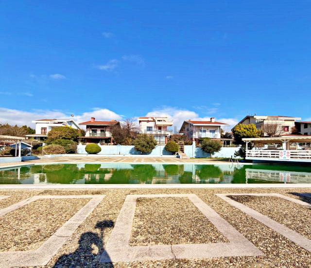 Büyükçekmece Güzelce'de Denize Sıfır Site İçi 4+1 Satılık Villa 1